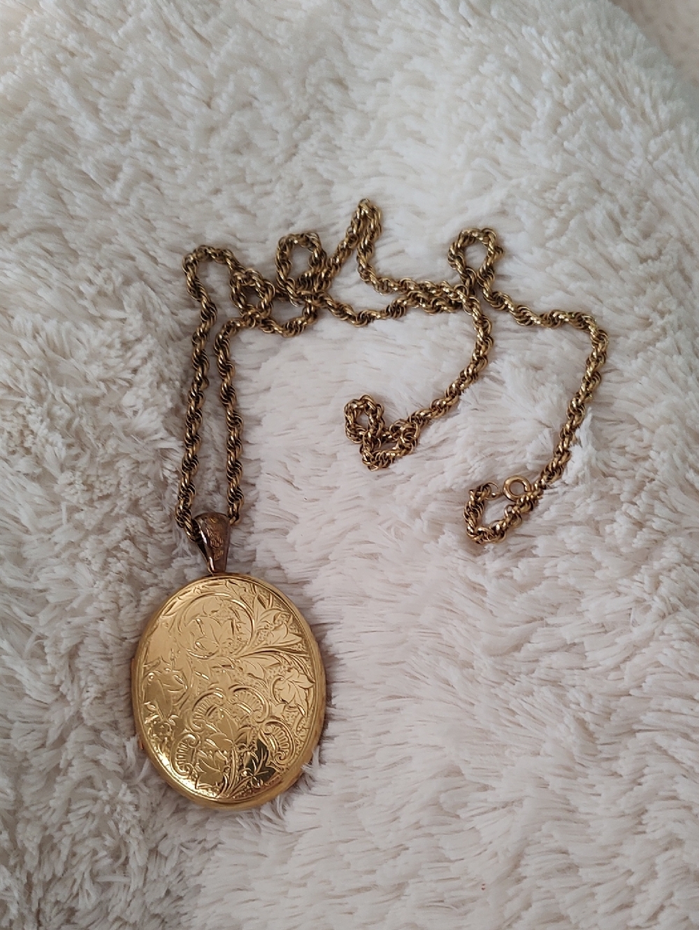 Vintage Signed Danecraft 12k Gold Filled Floral Etched Locket Necklace